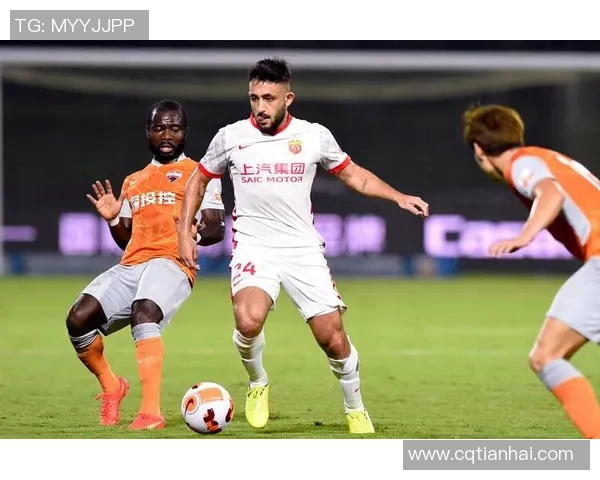 深圳足球队的进攻革新之路:战术创新与球员配合的完美结合 深圳足球队的进攻革新之路:战术创新与球员配合的完美结合