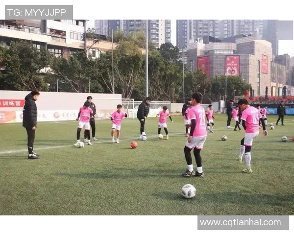 重庆足球队实力分析与未来发展展望聚焦足球运动的崛起与挑战 重庆足球队实力分析与未来发展展望聚焦足球运动的崛起与挑战