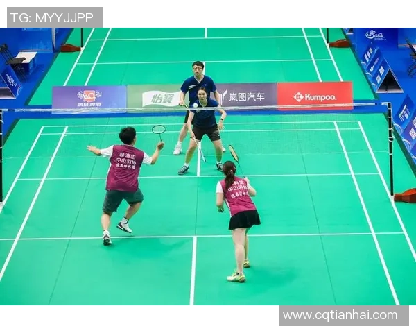 重庆羽毛球队在联赛中的灵活性表现引发热议与思考 重庆羽毛球队在联赛中的灵活性表现引发热议与思考